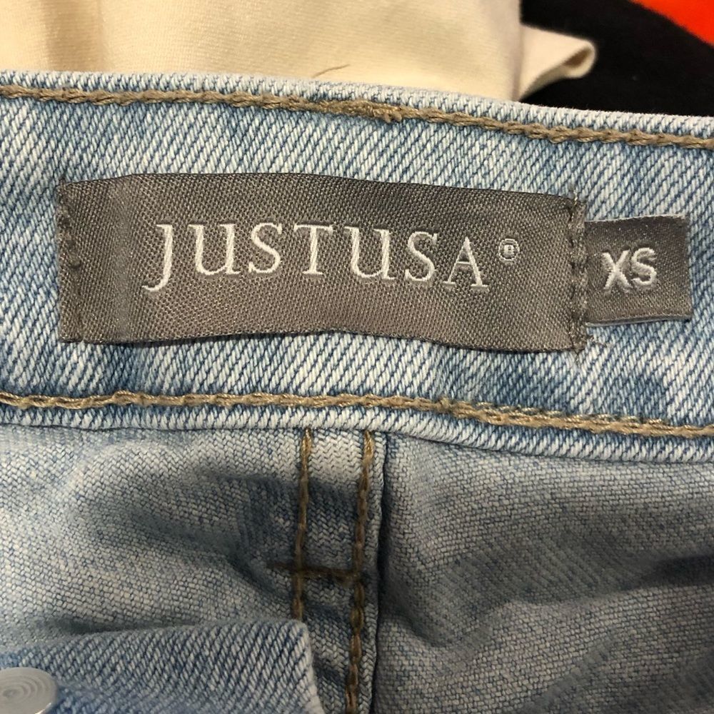 JUST USAÂ frayedâedge denim jean shorts sizeâxs - Picture 5 of 8